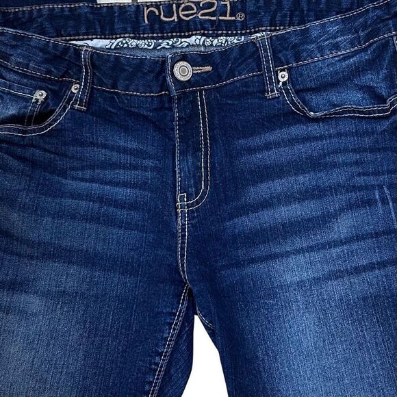 RUE21 Denim Jeans Women's Size 13/14 Blue Dark Wash Mid-rise Skinny Stretch - Picture 3 of 15